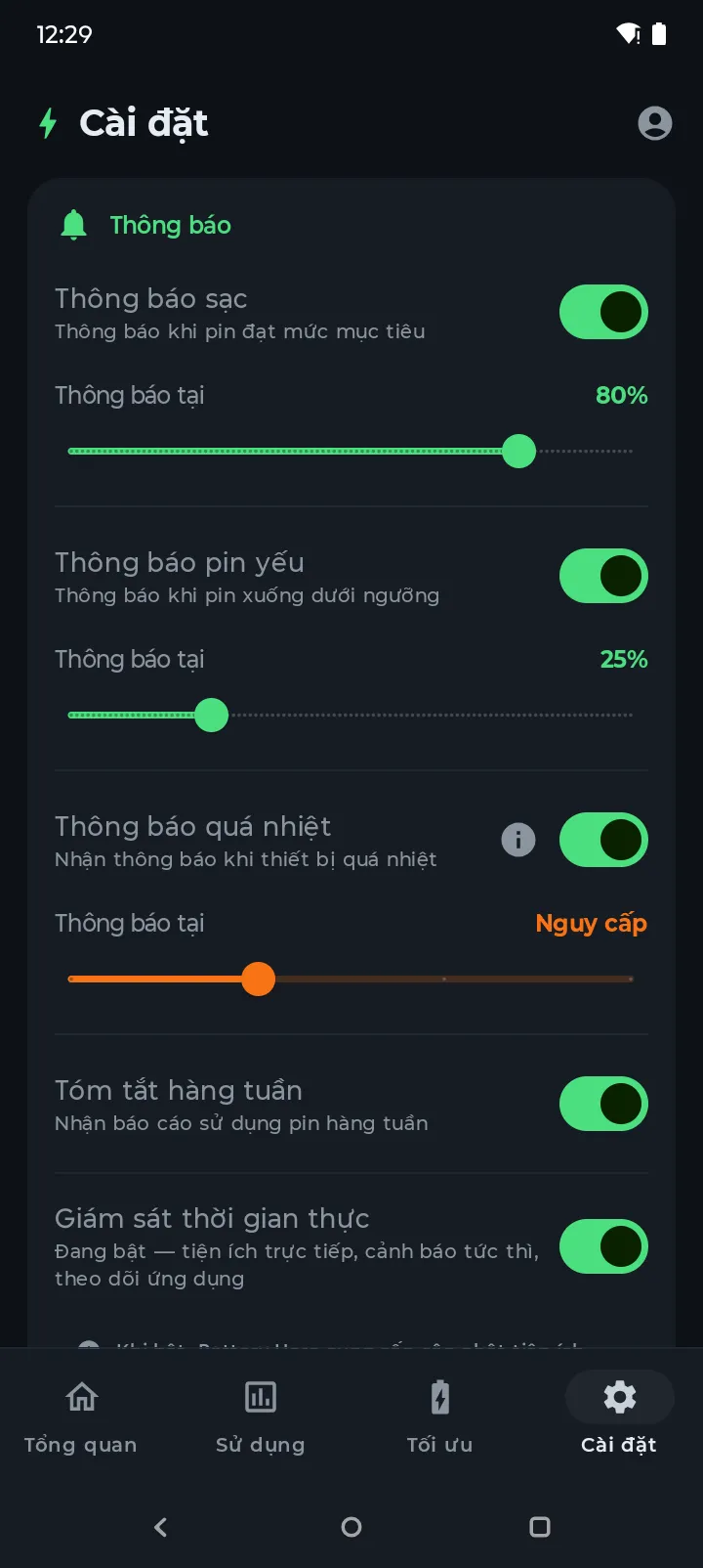Cài đặt thông báo của Battery Hero với các nút bật/tắt sạc, pin yếu, quá nhiệt và tóm tắt hàng tuần