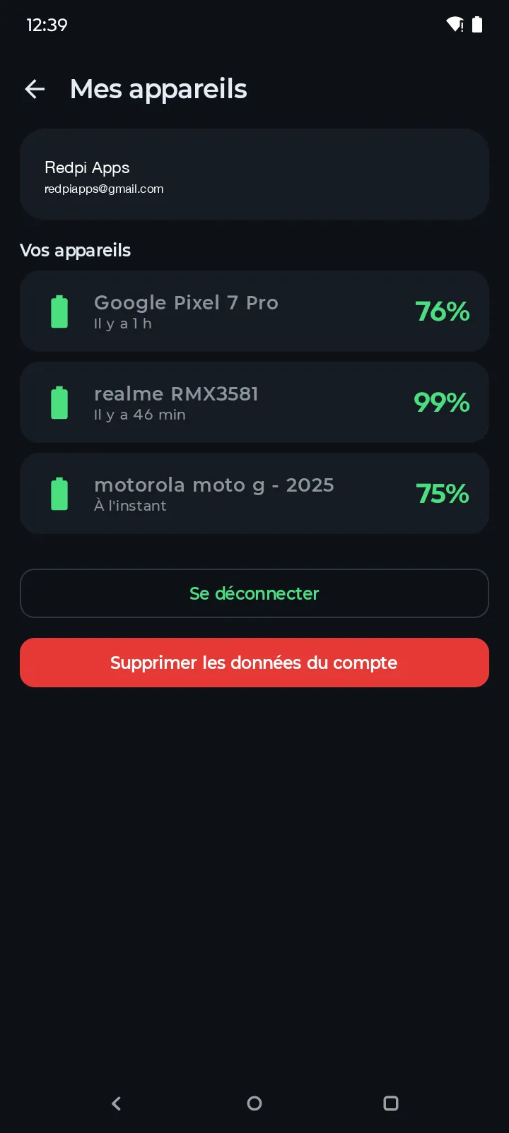 Écran Mes appareils de Battery Hero listant trois appareils Android synchronisés avec leurs niveaux de batterie